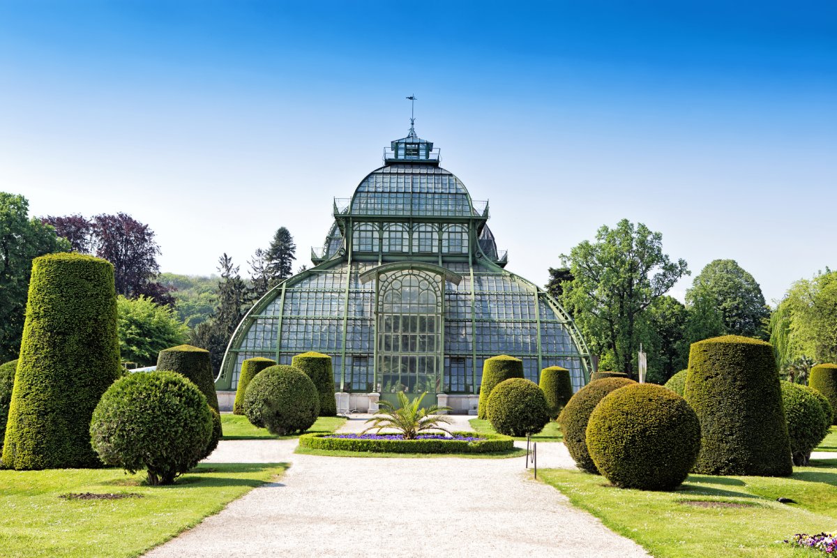 A Royal Retreat: Exploring the Schönbrunn Gardens\' Hidden Gems